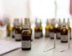 Apprendre à manipuler les matières premières pour créer ses parfums faits-maison : exercices pratiques