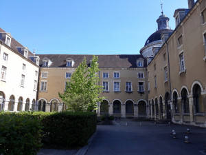 la cour de l'apothicairerie de Bourg en Bresse