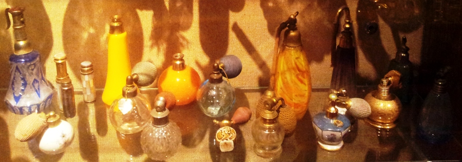 Flacons vintage du musée du parfum de Barcelone